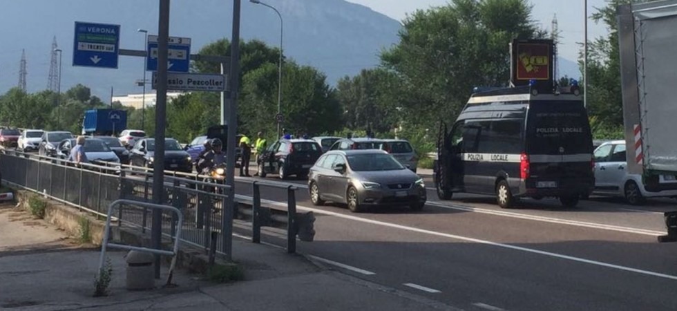 Incidente al ponte di Ravina, code e rallentamenti in tangenziale